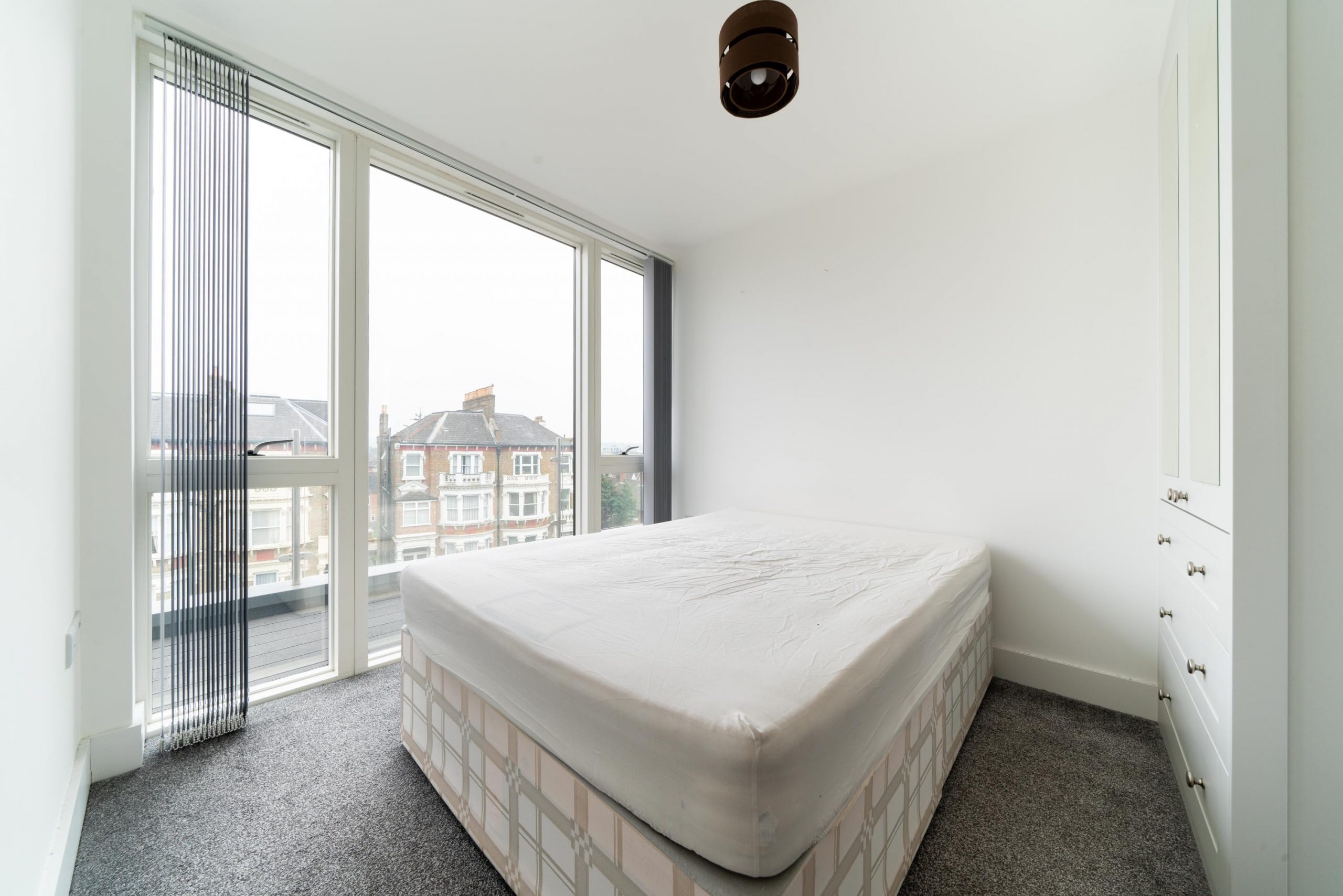 2 bed to let raynes park